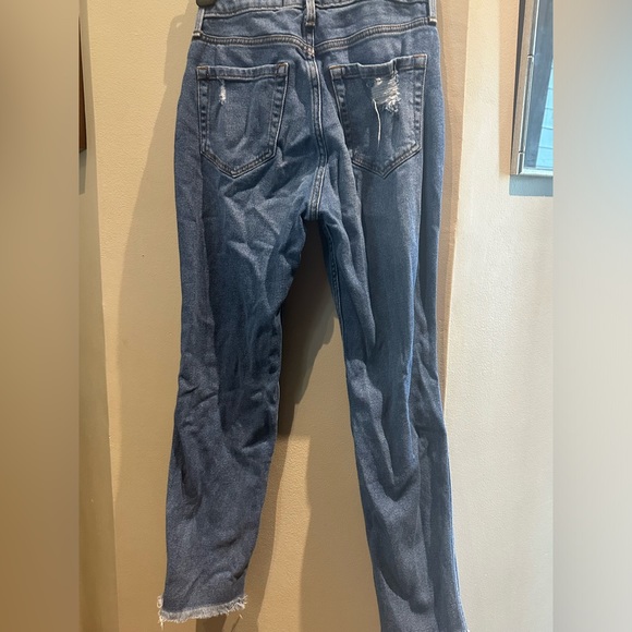 Women’s distressed jeans - Picture 2 of 3
